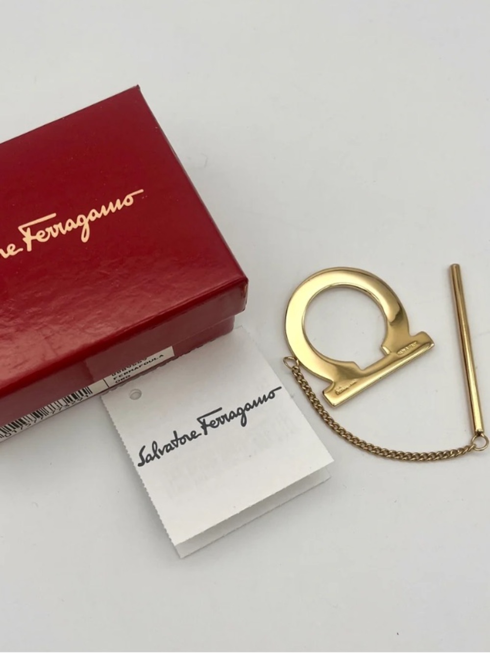 Salvatore Ferragamo
Gancini Scarf Ring